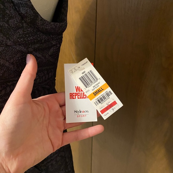 Style and Co. Pattern puffer vest- woman’s small - Picture 4 of 5